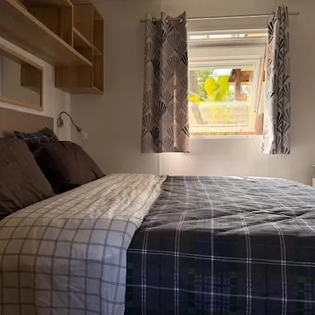 Mobil-home Des Casernes Camping