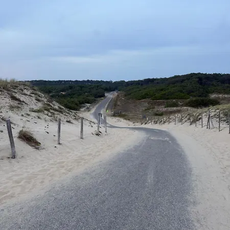 Mobil-home Des Casernes Camping